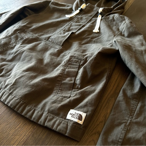 North Face Pullover - Picture 3 of 5